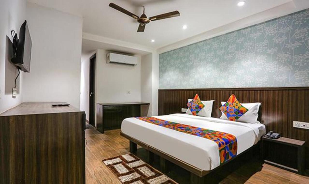Fabexpress Rg Stay New Delhi Exterior photo